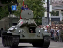 Столетний ветеран проехал по центру Воронежа на Т-34 