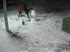 Гринча, который ломает снеговиков, сняли на видео в селе Пески