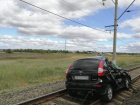  «Ладу Калину» смял поезд на ЖД-переезде в Воронежской области
