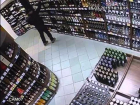 Безработный гражданин утащил из продуктового магазина пакет с продуктами и алкоголем
