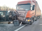  Фура смяла «Форд» на трассе в Воронежской области: водитель погиб