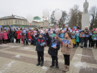 В память о погибших в ДТП в центре Борисоглебска запустили в небо воздушные шары