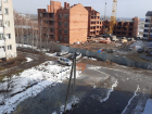 В Борисоглебске жители многоквартирного дома страдают из-за огромной лужи, появившейся рядом со стройкой