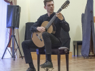 «Родной Борисоглебск, родная школа!»: в ДШИ №1 дал концерт знаменитый гитарист 