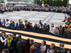Музыкальный флешмоб в честь Дня Победы прошел на центральной площади Борисоглебска 