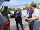 Глава администрации Терновского района передал бойцам СВО необходимое оборудование