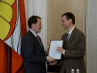 Губернатор Гордеев вручил награды журналистам электронных  СМИ