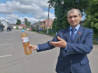Губернатору Гусеву на Дне города в Борисоглебске продемонстрировали качество местной воды и попросили поменять мэра