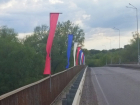  "Врагу не сдаётся наш гордый "Варяг"...": в Новохоперске восстановили пострадавшее от вандалов праздничное украшение моста