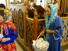 Сотни бумажных цветов раздали в храмах Борисоглебска