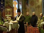  Добровольцев Борисоглебска перед отправкой груза в зону СВО благословил настоятель Казанского храма