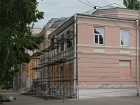  Новый ремонт? Над многострадальным фасадом Борисоглебского драмтеатра вновь трудятся