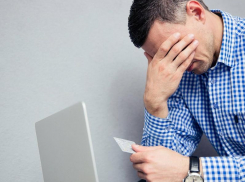 Огромный кредит на себя и супругу оформил житель Борисоглебска, поверив мошенникам