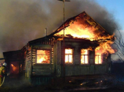 4 человека были спасены: в Воронежской области дотла сгорел дом 