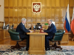 Гусев вручил Александру Какорину почетный знак «За добросовестный труд и профессионализм»