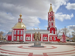 До установки памятника небесным покровителям Борисоглебска остались считанные дни