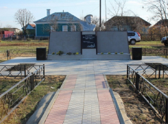 В Терновском районе реконструировали памятник большевику Ивану Зеленину