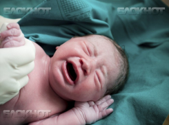 Поворинская мать, бросившая ребенка под забором, отделалась штрафом