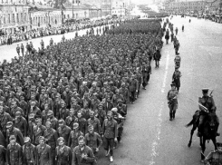 17 июля 1944 года по Садовому кольцу Москвы прошел «Парад побежденных»  