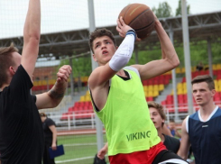 Борисоглебские спортсмены отметили День города турниром по уличному баскетболу