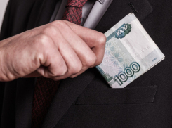 В Воронежской области сотрудника ФСИН арестовали за взятку от жены осужденного