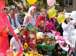 День защиты детей в Борисоглебске начался с «Ярмарки игрушек» и семейного «Парада колясок»