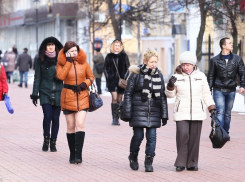 Росстат подсчитал на сколько в России женщин больше, чем мужчин  