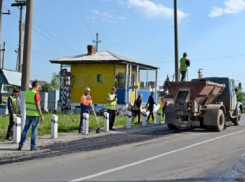 В поселке Грибановский на 12 часов закроют движение по железнодорожному переезду
