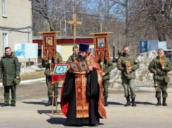 Военнослужащие из Воронежа-45 отметили Пасху праздничным молебном