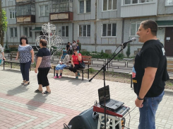 В Борисоглебске отметили День соседей дворовым концертом и душевными посиделками