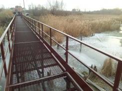 В селе Чигорак под Борисоглебском построили новый пешеходный мост вместо опасного старого