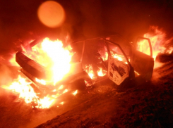 В Поворинском районе пьяный сельчанин облил бензином и поджег автомобиль знакомого