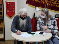 Дедушек и бабушек Борисоглебска учат обращаться с гаджетами