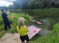 В детских лагерях Борисоглебска водолазы провели с детьми занятия по безопасности