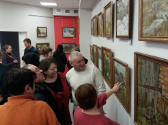 Николай Третьяков передал в дар новому культурно-досуговому центру в Третьяках 58 своих картин