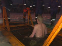 Об опасности купания в ледяной воде жителям Воронежской области напомнили врачи