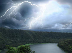 В Воронежской области ввели жёлтый уровень опасности из-за гроз и ветра