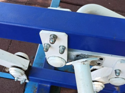 Борисоглебские вандалы сломали тренажер в парке «Южный»