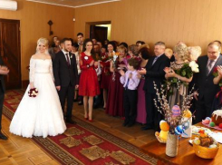 15 свадеб сыграли в Борисоглебске на Красную горку