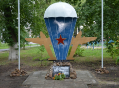 Поворинские десантники увековечили память Василия Маргелова 