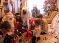 В Борисоглебске Дед Мороз подарил сказку тридцати особенным детям