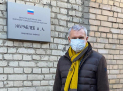 «Родина своих не бросает»: воронежский депутат Госдумы раздал продукты на фоне коронавируса
