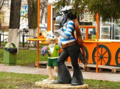 Центральный  сквер Борисоглебска  украсили «антивандальными» фигурами
