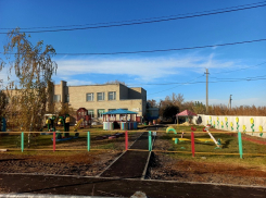 В центре села Макашевка под Борисоглебском появился асфальтированный тротуар