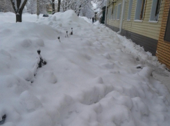 «Блокнот Борисоглебск» выяснил, кто должен чистить от снега тротуар и сбивать сосульки