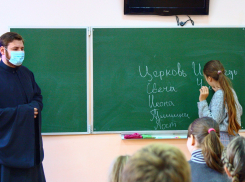 Священник провел урок о негативном влиянии соцсетей в Борисоглебской школе