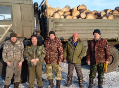Три КАМАЗа дров для бойцов СВО собрали в селе под Борисоглебском