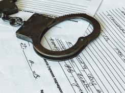 Полковника ФСИН задержали в центре Борисоглебска по подозрению в крупной взятке