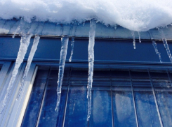 Жителям Воронежской области напомнили об опасности заснеженных крыш