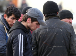 В Воронежской области мигрантам продлили запрет на работу курьерами и продавцами